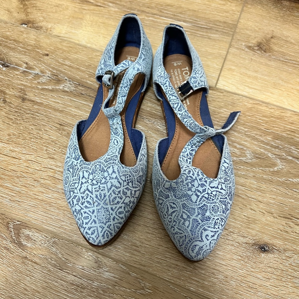 Toms t-strap flats